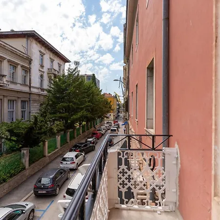 Antique Pula