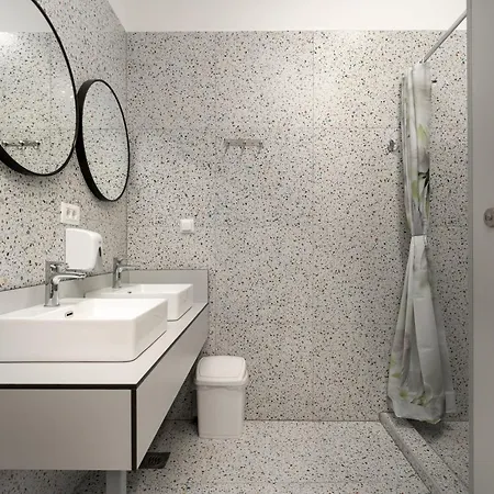 Hostel Antique Πούλα