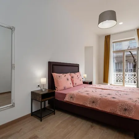Hostal Antique Pula