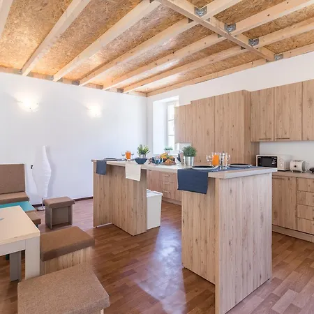 Antique Vandrerhjem Pula