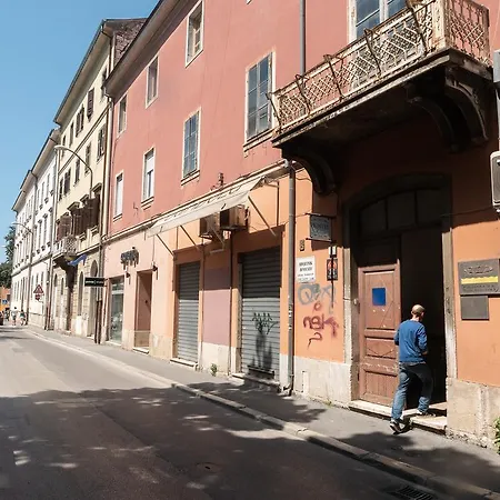 Antique Pula