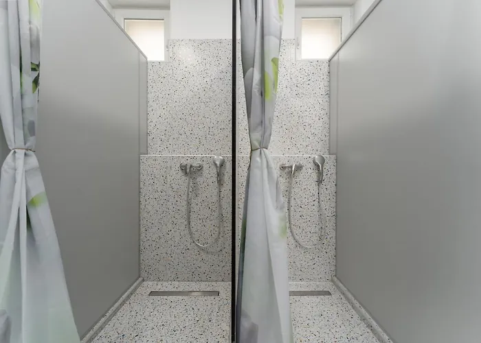 Antique ホステル プーラ