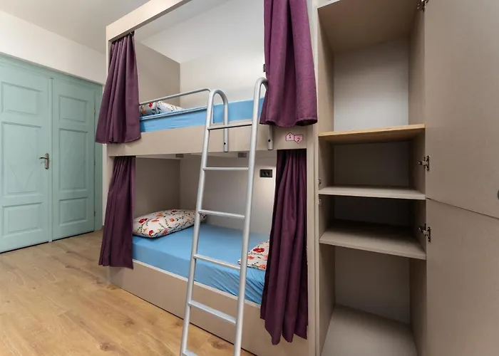 Antique ホステル *