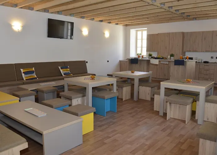 Antique אכסניה פולה